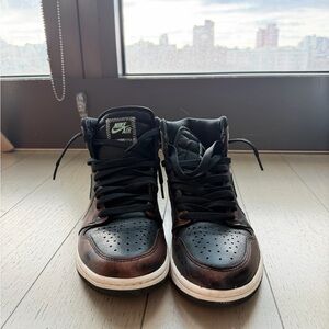 Nike Air Men's Black and Brown Athletic Shoes